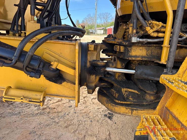 caterpillar-745-image-14