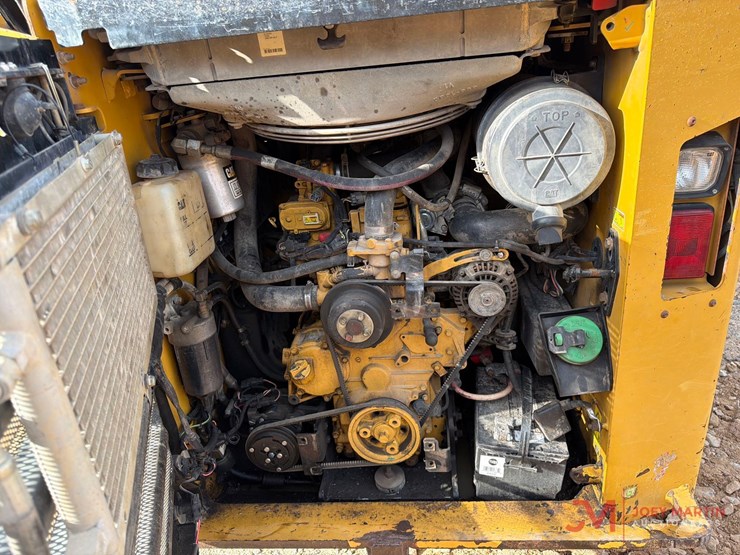2015-caterpillar-299d-image-8