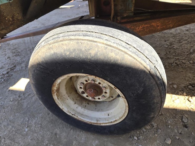 #246-•-forage-king-tandem-axle-silage-wagon-image-6