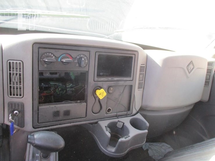 2013-international-durastar-4300-image-9