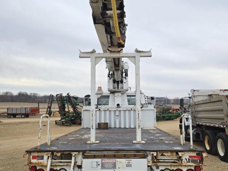 #7926-•-2003-freightliner-fl180-crane-truck-image-15