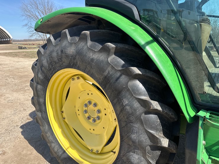 2013-john-deere-6125r-image-19