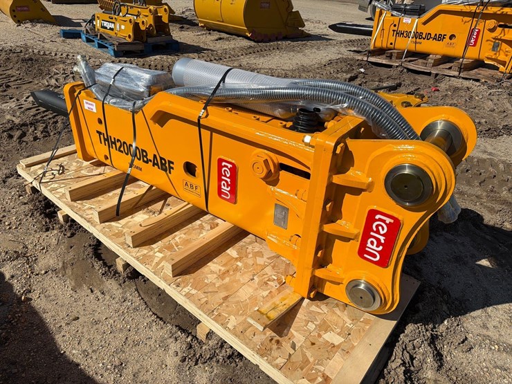 caterpillar-320-image-3