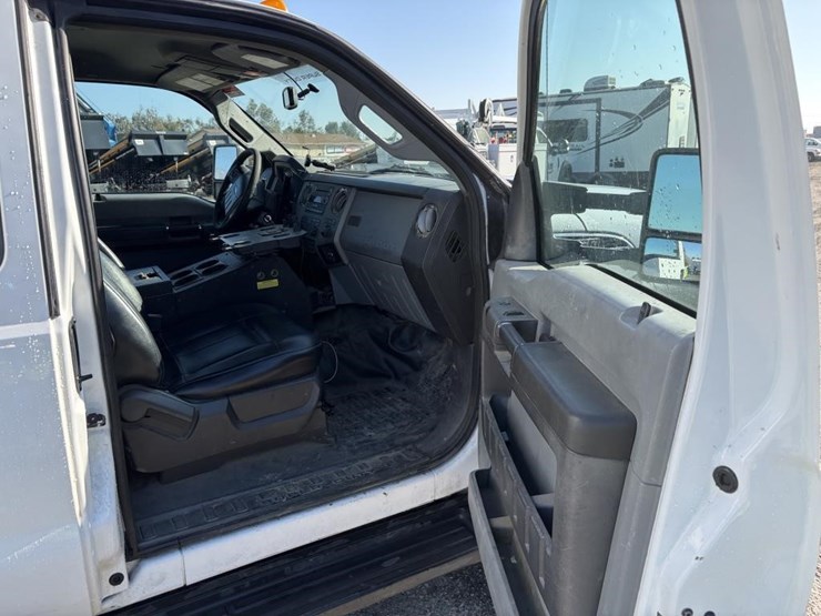2011-ford-f550-xlt-image-9