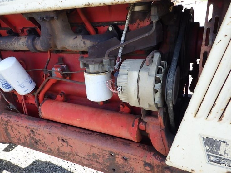 international-f1066-tractor-image-18