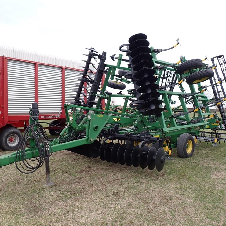 JOHN DEERE 726
