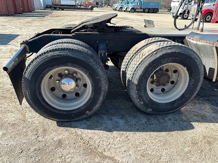 1996-peterbilt-385-image-7