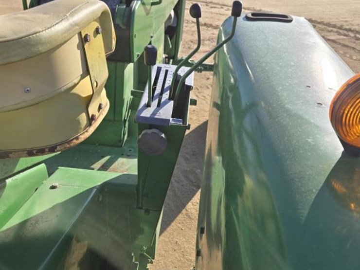 john-deere-4320-image-10