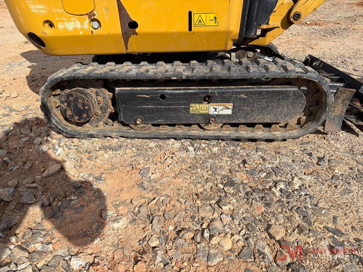 2018-caterpillar-300.9d-image-7