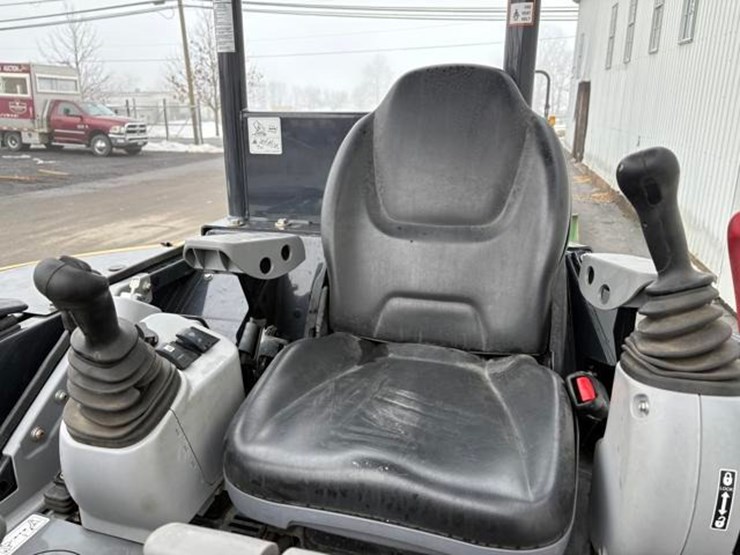 2023-deere-30g-image-19