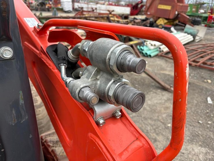 2023-kubota-ssv65-image-10