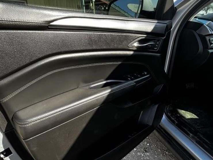 2013-cadillac-srx-image-14