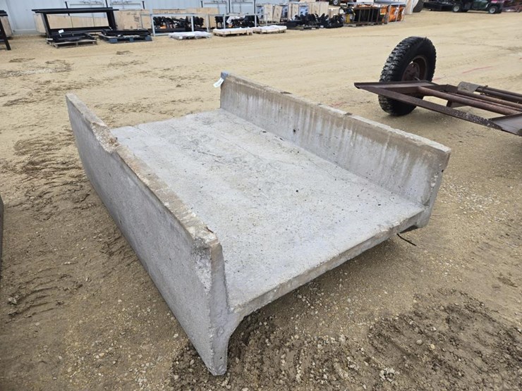 #79-•-concrete-feed-bunk-image-4