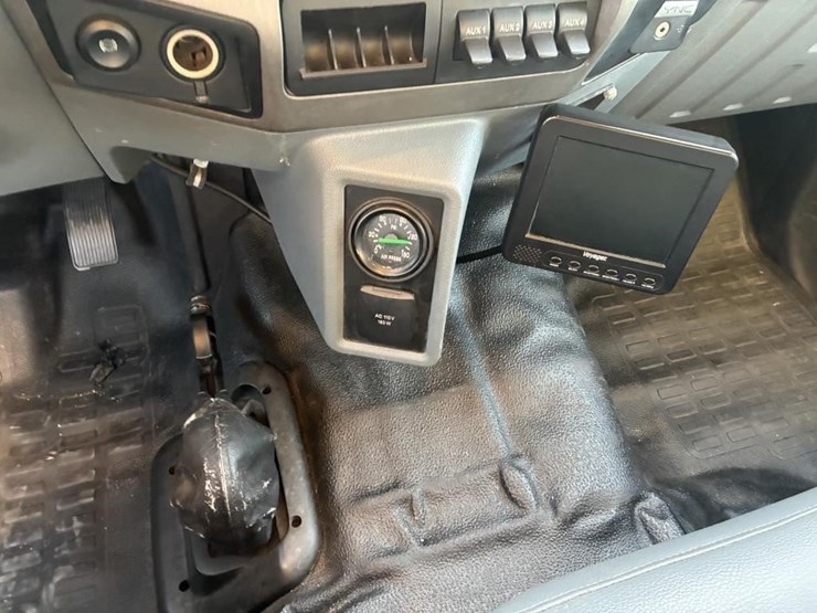 2016-ford-f650-xlt-image-16