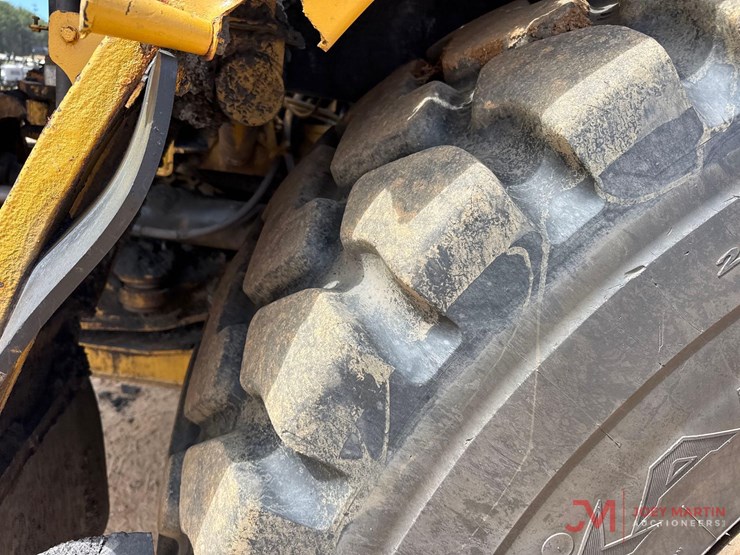 caterpillar-745-image-15