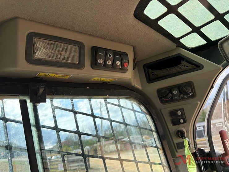 2015-caterpillar-299d-image-13