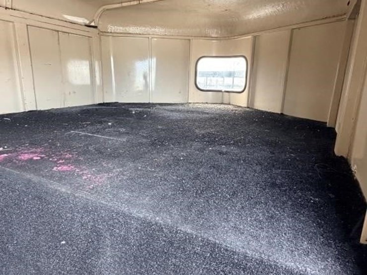 l2---1994-logan-coachman-3-horse-trailer-image-11