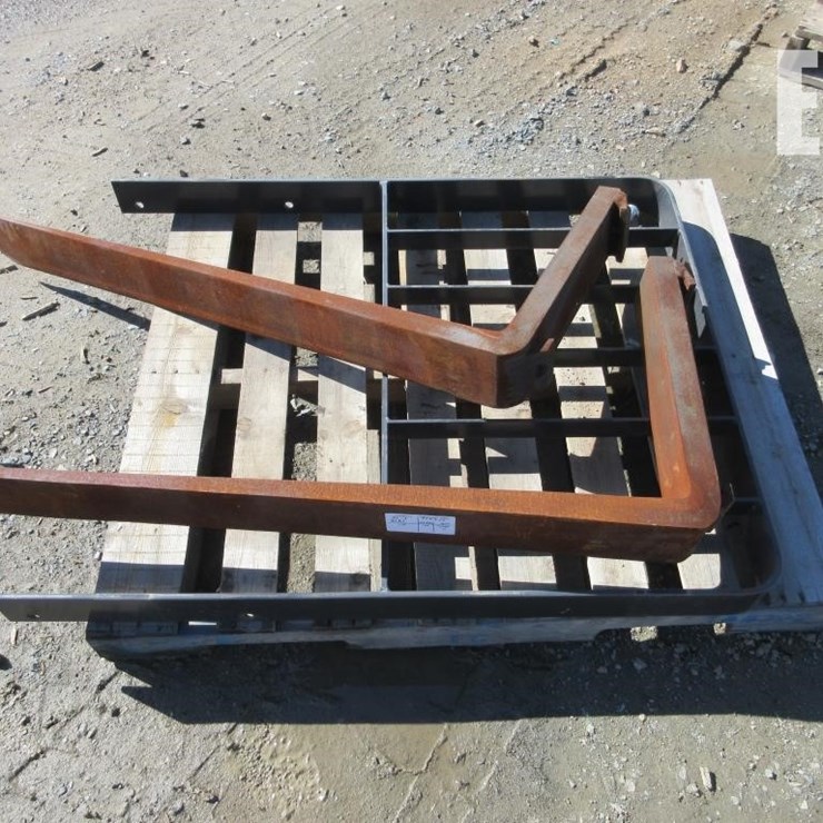 SET OF 4' X 5" FORK TINES & 37" FORK CAGE