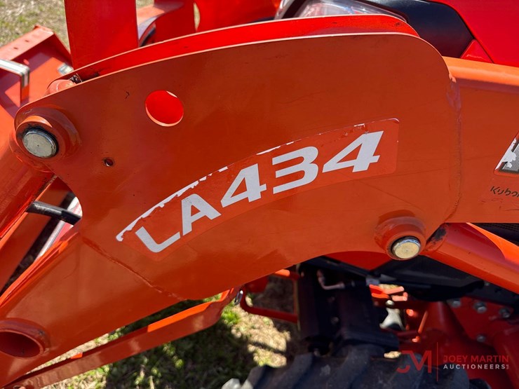 kubota-b2601-utility-tractor-image-10