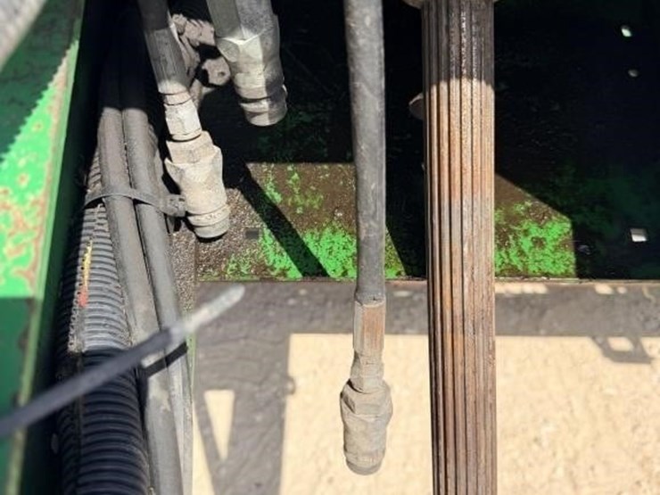 2013-john-deere-569-image-16