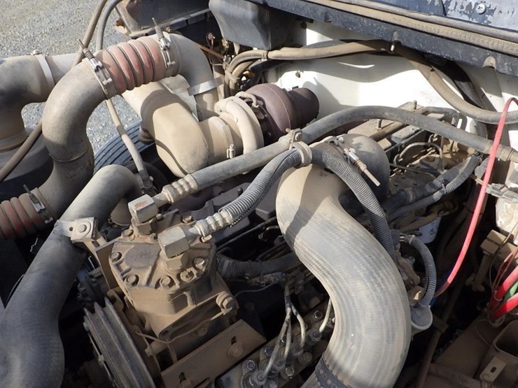 1996-freightliner-fl70-image-13