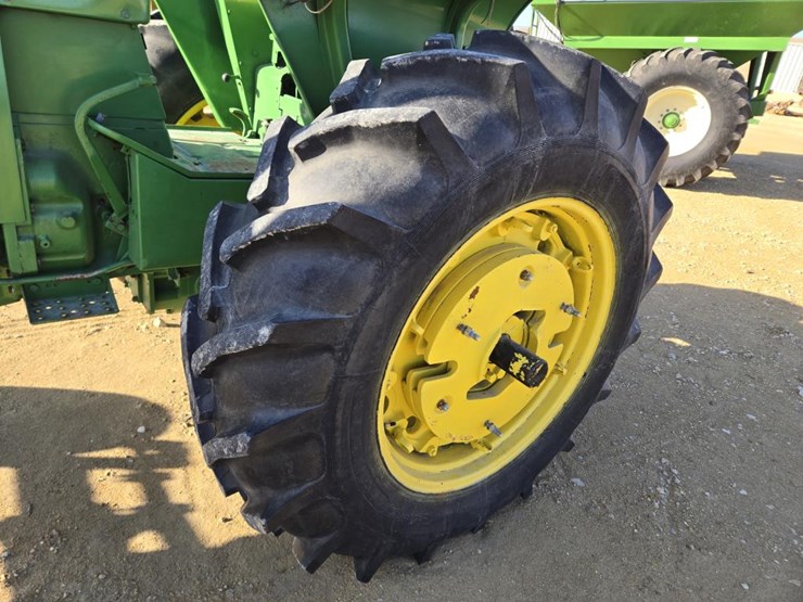 john-deere-4320-image-12