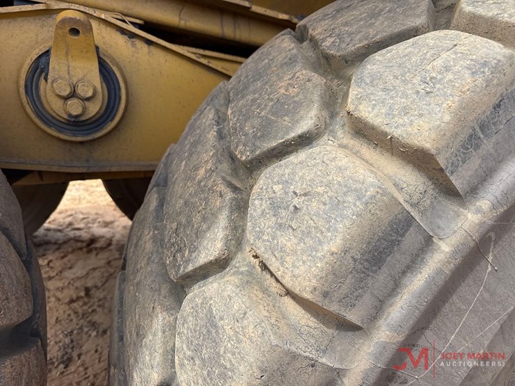 caterpillar-745-image-13