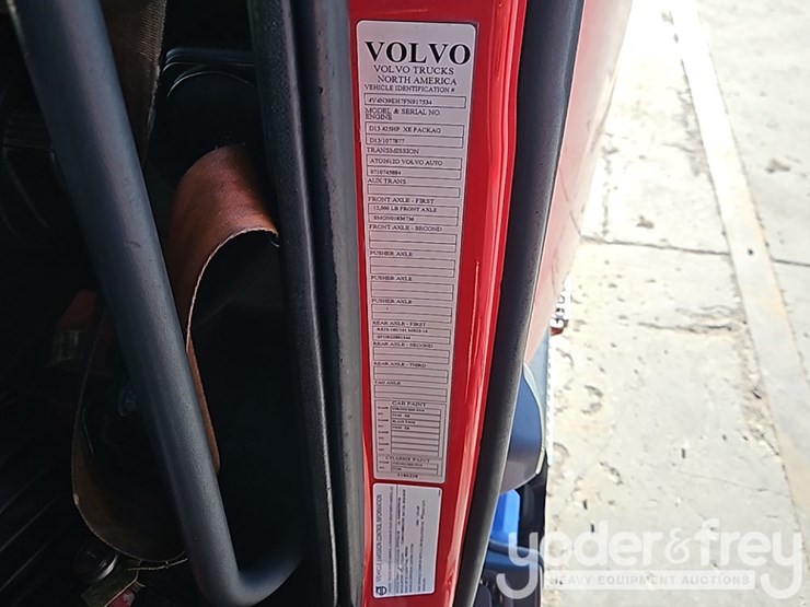 2015-volvo-vnl42t300-image-45