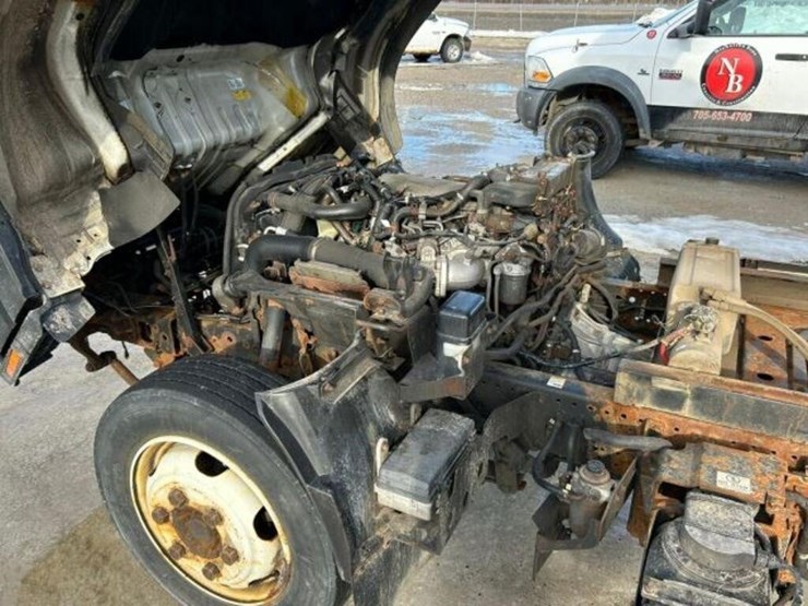 2015-isuzu-nrr-image-22