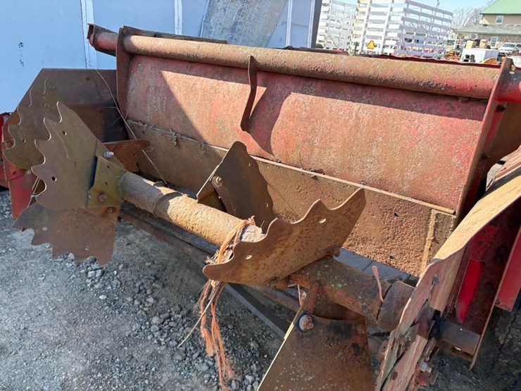 new-holland-145-image-2