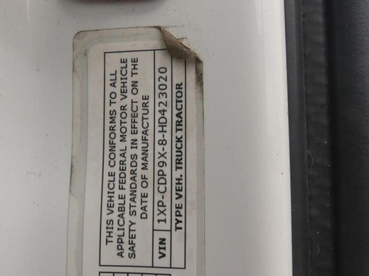 2017-peterbilt-567-image-21