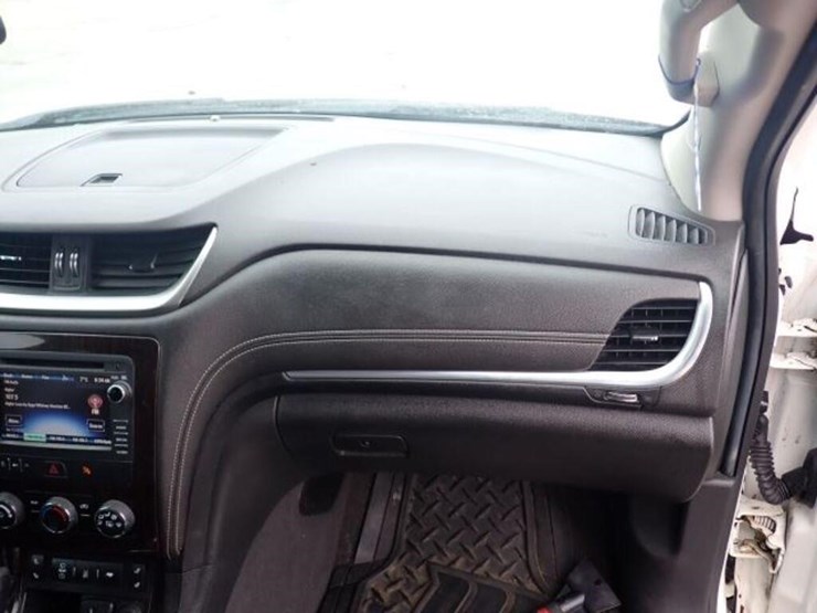 2015-chevrolet-traverse-image-43