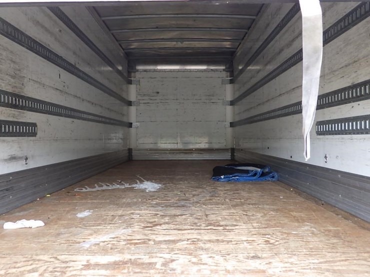 2010-isuzu-npr-image-9