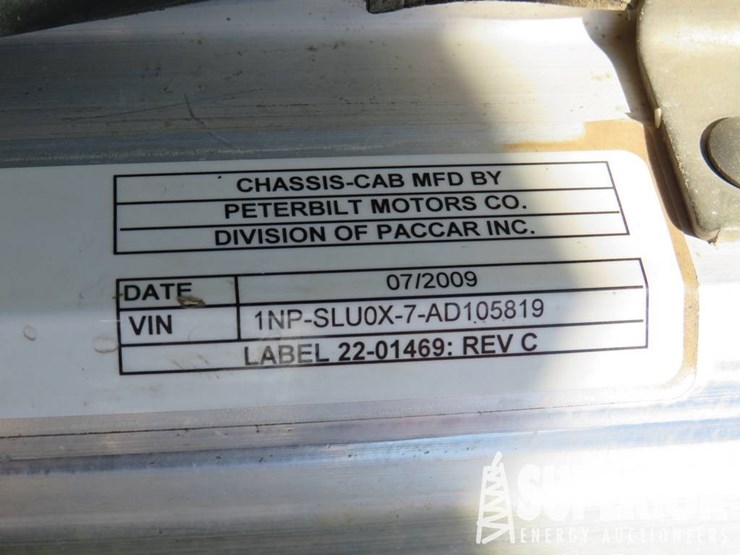 2010-peterbilt-365-image-23