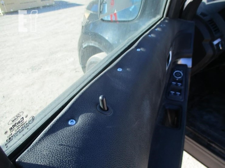 2015-ford-explorer-image-15