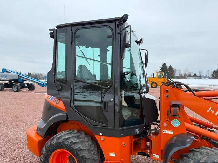 2021-hitachi-zw50-5b-image-12