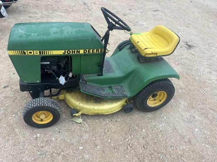 john-deere-108-image-1