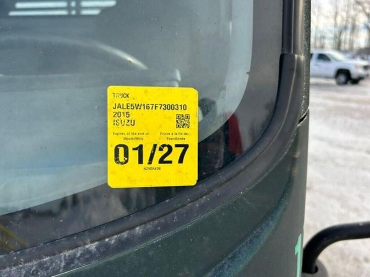 2015-isuzu-nrr-image-9