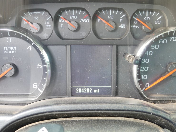 2018-chevrolet-3500-image-15