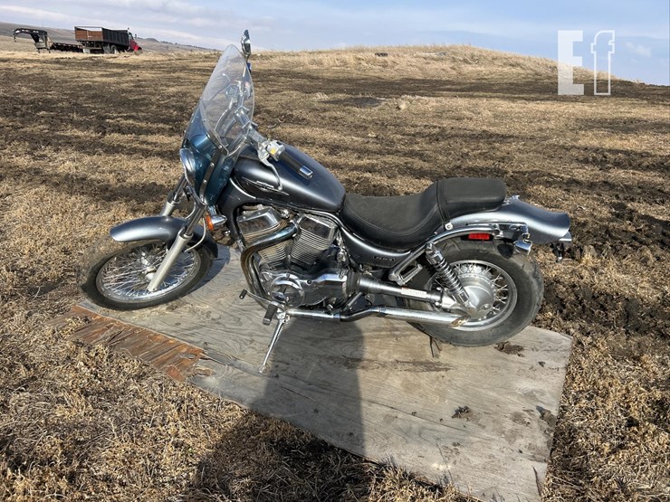 2005-suzuki-boulevard-s83-image-6