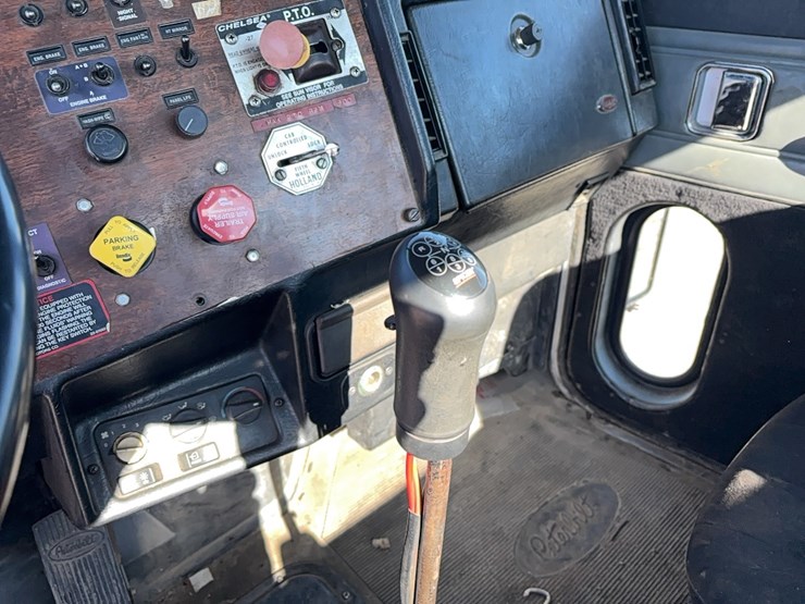 1996-peterbilt-385-image-18