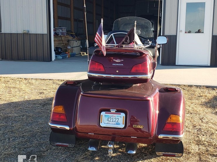 2005-honda-gold-wing-gl1800-image-2