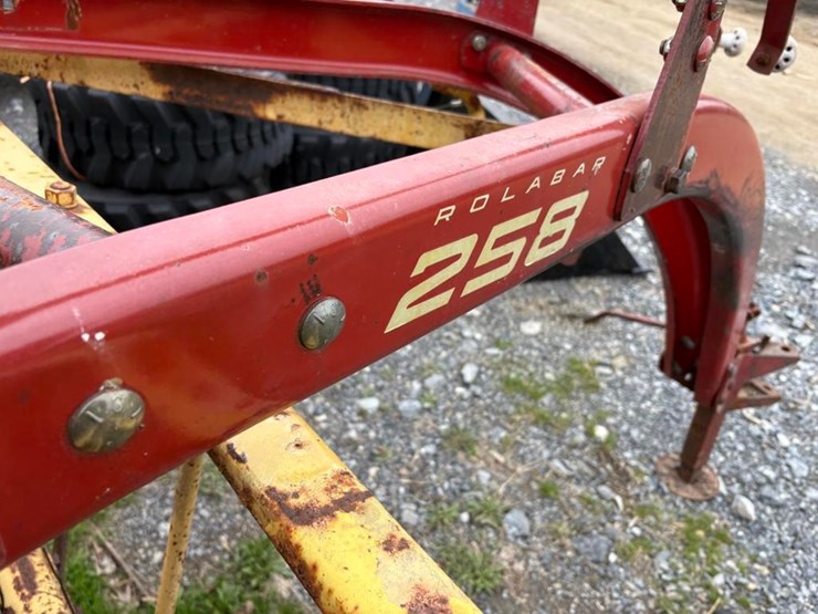 new-holland-258-image-4