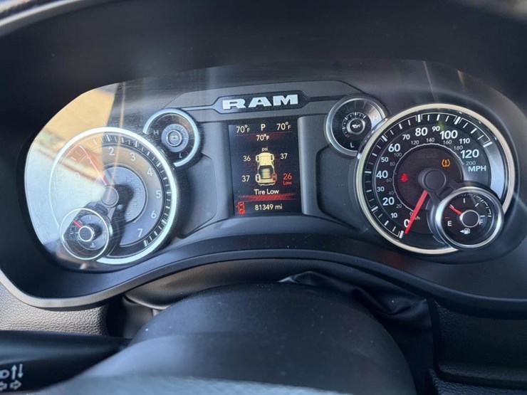 2022-ram-1500-big-horn-image-16