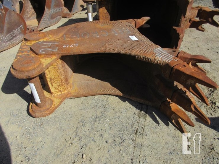 caterpillar-330-image-1