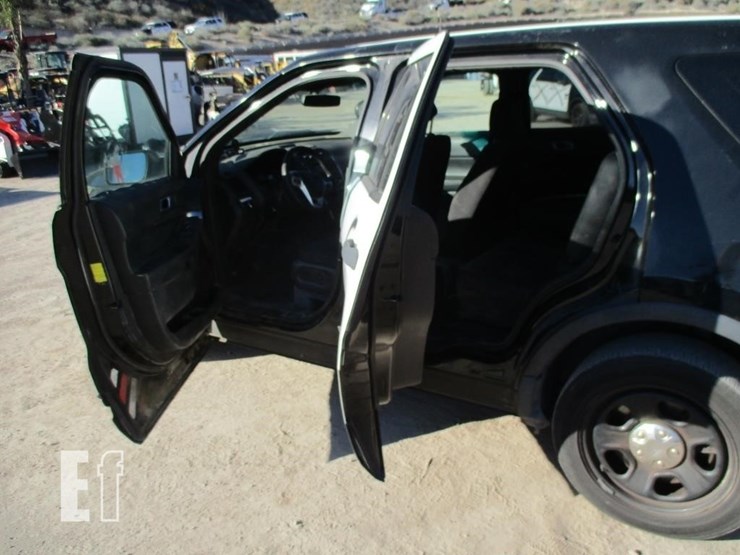 2015-ford-explorer-image-13