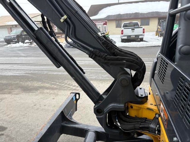 2023-deere-30g-image-17