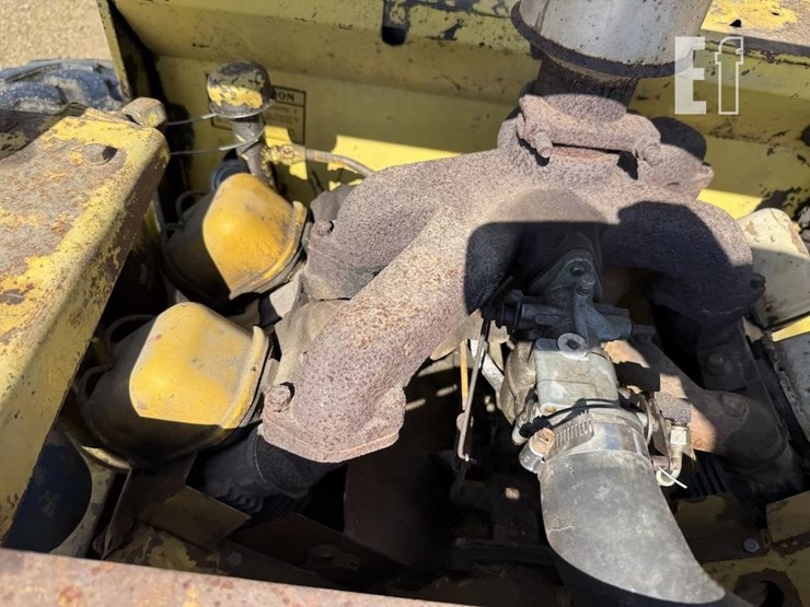 new-holland-l775-image-7