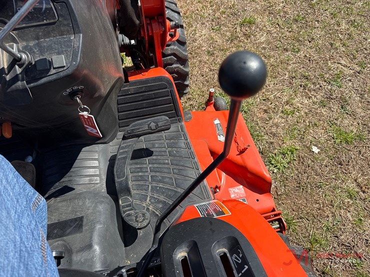 kubota-b2601-utility-tractor-image-23