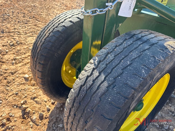 new-stoltzfus-20'-slant-bar-feed-wagon-image-5